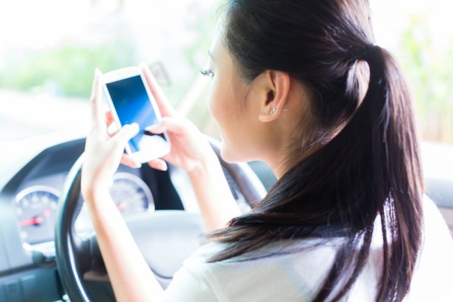 Tips to avoid distracted driving via AT&T It Can Wait campaign