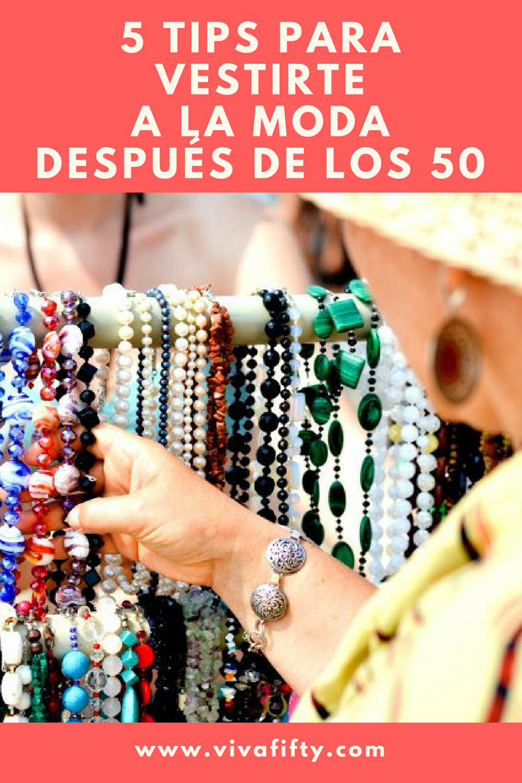 Para empezar, piensa que has llegado a los 50 ó 60 ó más, así que tienes todo el derecho de vestirte como te apetezca. Por otro lado, tú misma seguro que has ido adaptando tu vestuario a cómo te ves y te sientes con el paso de los años. Aquí te cuento mis tips de moda y tú dime luego qué te parecen y cómo abordas la evolución de tu estilo. #moda #estilo #medianaedad