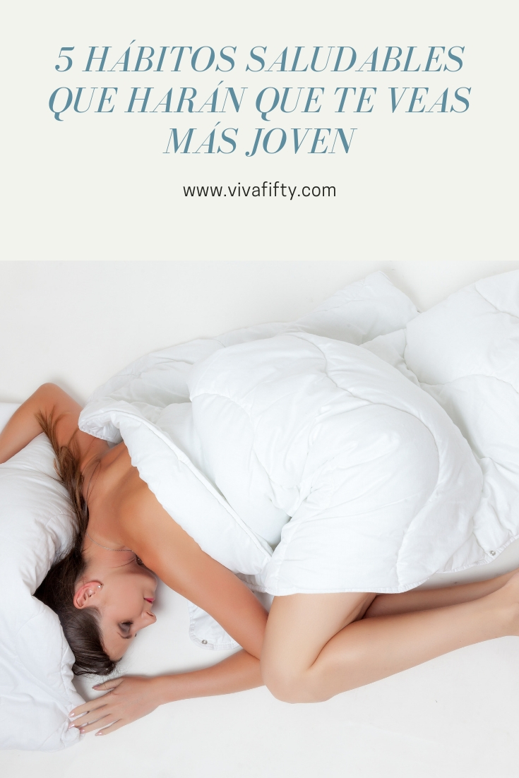 Lo que pasa dentro de nuestro cuerpo tiene sus consecuencias en nuestra apariencia, es por esto que llevar una vida sana también nos hace lucir mejor. ¿Pero hasta qué punto los hábitos saludables retrasan el envejecimiento? Aquí te cuento. #antiedad #juventud #salud 
