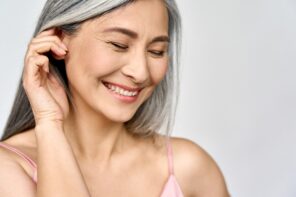 La mejor rutina facial después de los 50