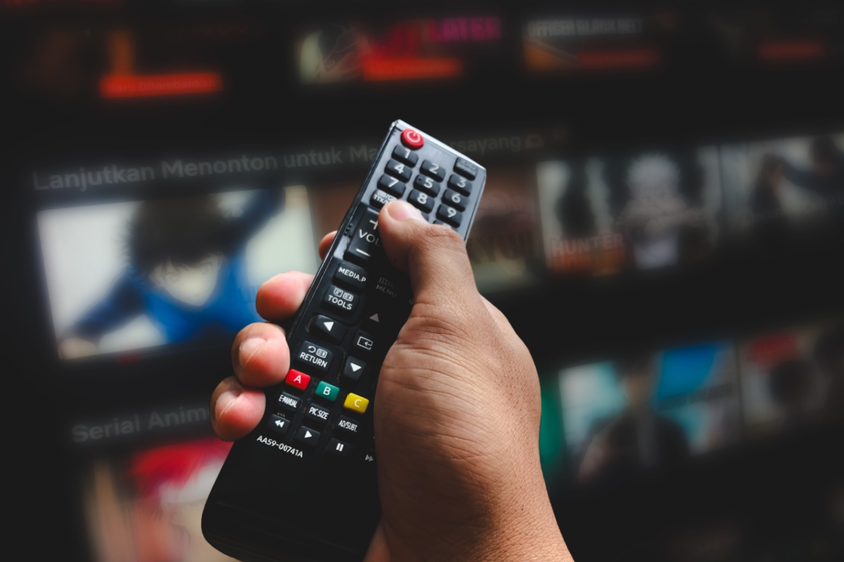 hand holding a tv remove control