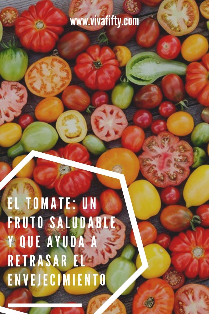 El tomate no es un vegetal, sino una fruta. Además de ser saludable, tiene efectos antioxidantes, lo cual combate los efectos del envejecimiento. 