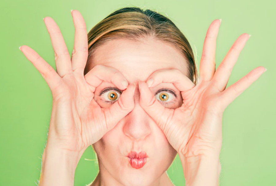 Las ojeras pueden empeorar durante la menopausia. Te damos nueve sencillos tips para ayudarte a reducir su aparición e iluminar tu mirada.