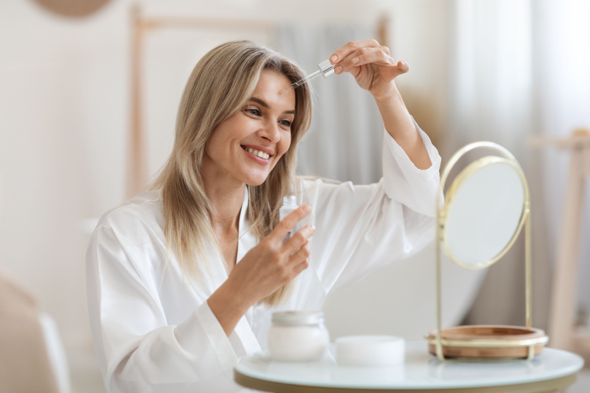 woman using serum