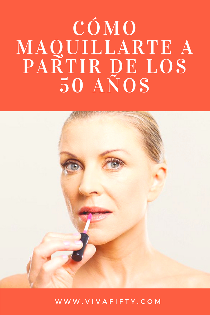 Si ya has cumplido 50 debieras basar tu maquillaje en productos hidratantes con protector solar que le den a tu piel un brillo saludable. Todo lo que uses: la base de maquilaje, el rubor o colorete, las sombras de ojos y los labiales deben realzar el color natural de tu piel y reflejar la luz para reducir las imperfecciones. La piel madura se deshidrata más rápidamente, así que bebe mucha agua y usa una crema hidratante que se adapte a tu tipo de piel. #maquillaje #pielmadura #belleza