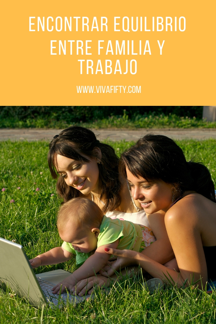 Por supuesto que no es fácil encontrar el equilibrio entre llevar un hogar y trabajar también fuera de la casa. Compartimos contigo algunas estrategias.  #familia #trabajo #blogueras