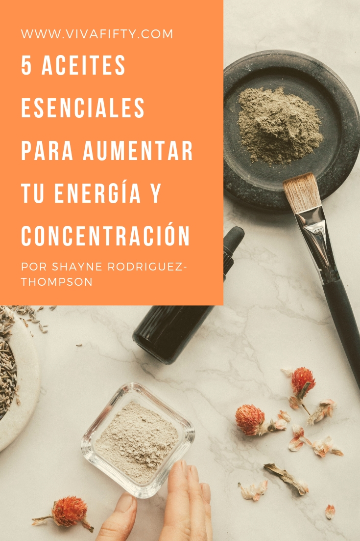 Los aceites esenciales tienen muchos beneficios. Algunos sirven para concentrarse, mientras que otros son estupendos para aumentar la energía de forma natural. Comparto cinco que sirven para ambas cosas. #salud #medicinaalternativa #aceitesesenciales 