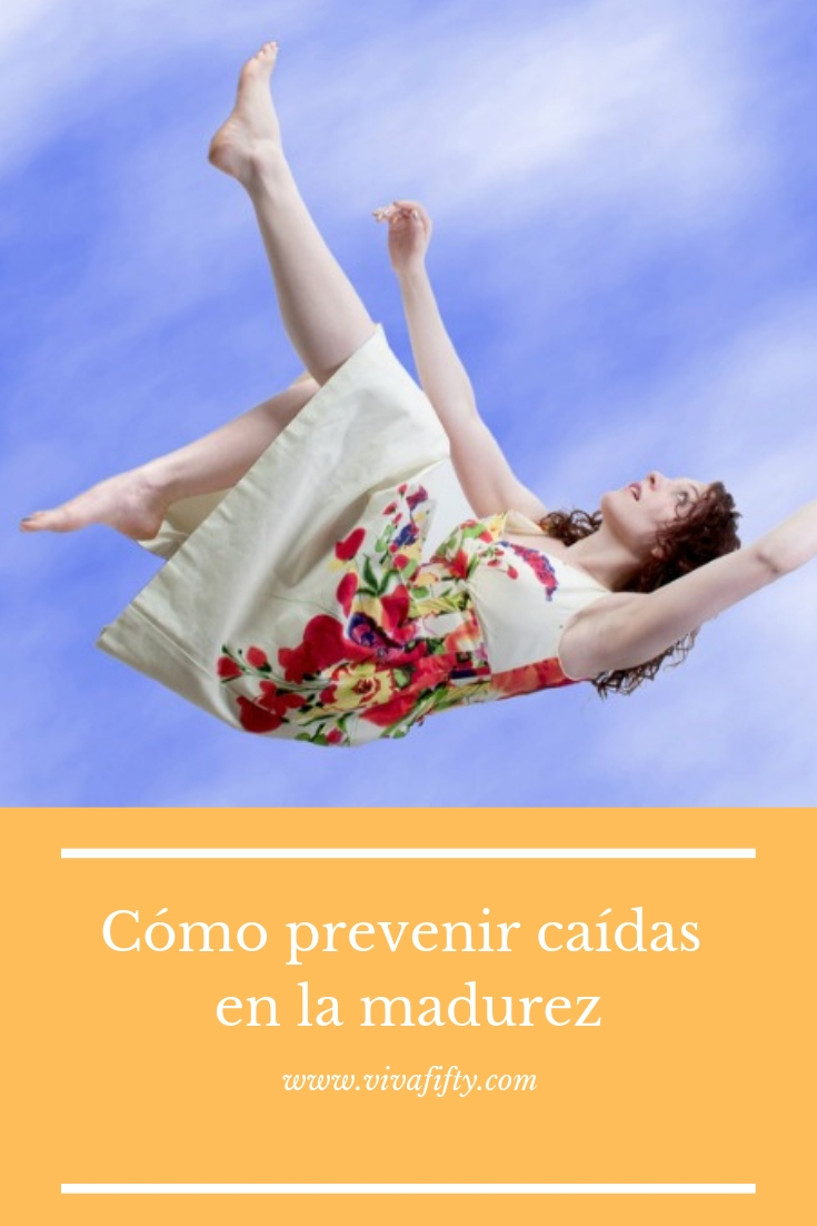 Por lo general no pensamos en los peligros de las caídas hasta que llegamos a una cierta edad. Te explicamos como evitarlas. #salud #medianaedad #deporte