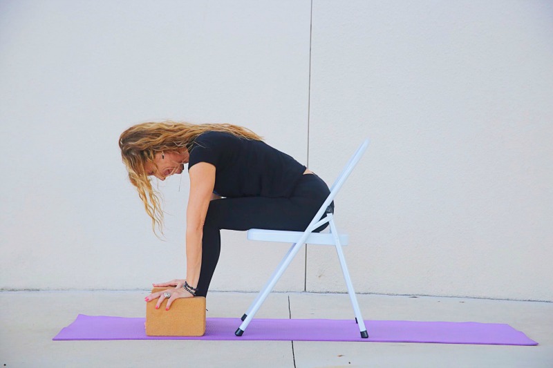 5 Yoga poses you can do sitting in a chair