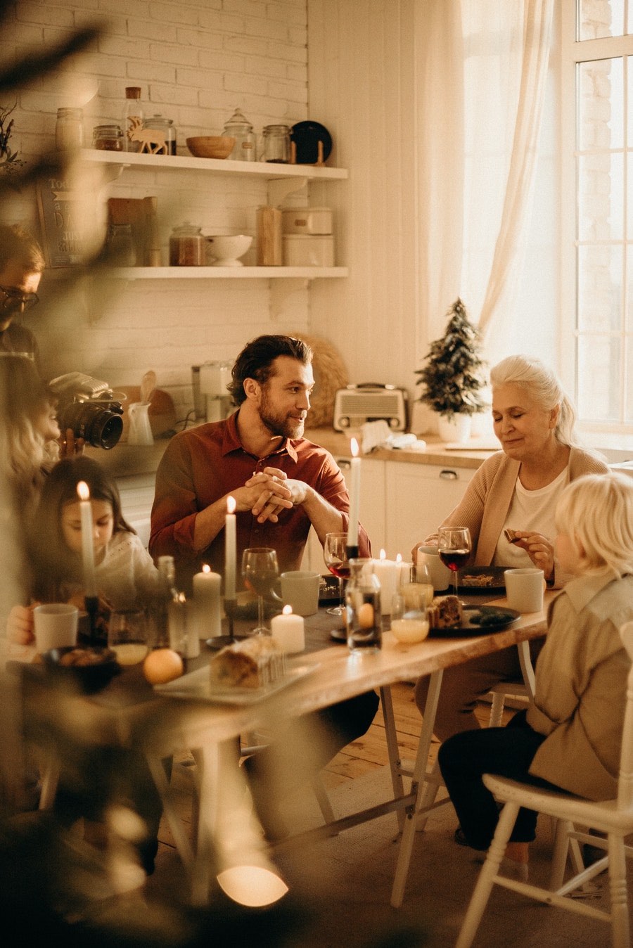 La navidad y el resto de las fiestas puede ser una época divertida pero también de mucho estrés. Te damos tips para lidiar con ello.