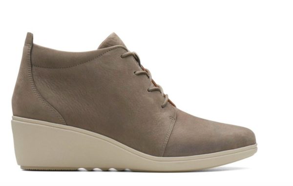 7 Comfy shoe brands we like for feet with painful bunions– Viva Fifty!