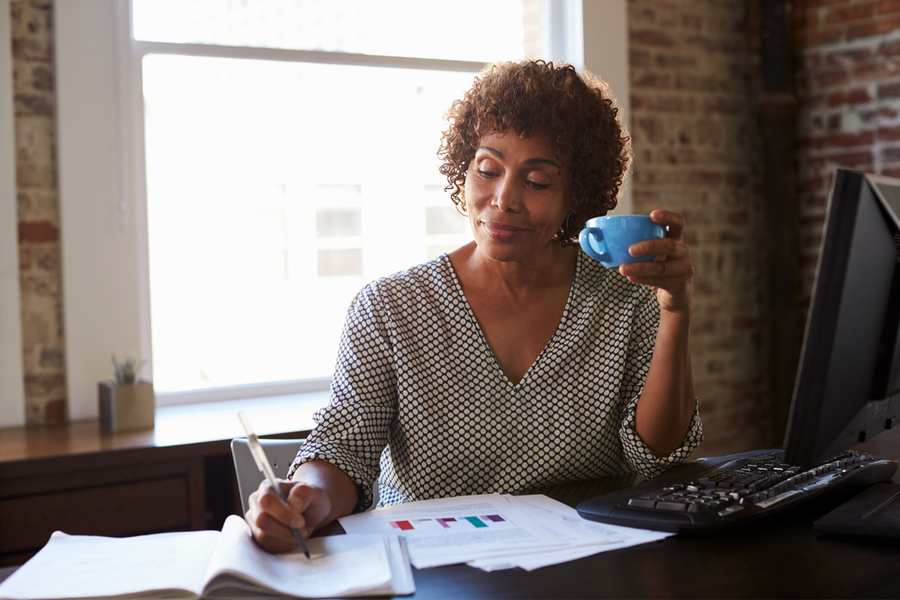 A partir de los 50 ser empresaria es una opción viable y quizá mejor que buscar empleo. Compartimos contigo algunas opciones.