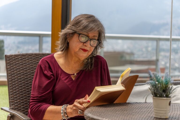 mujer leyendo