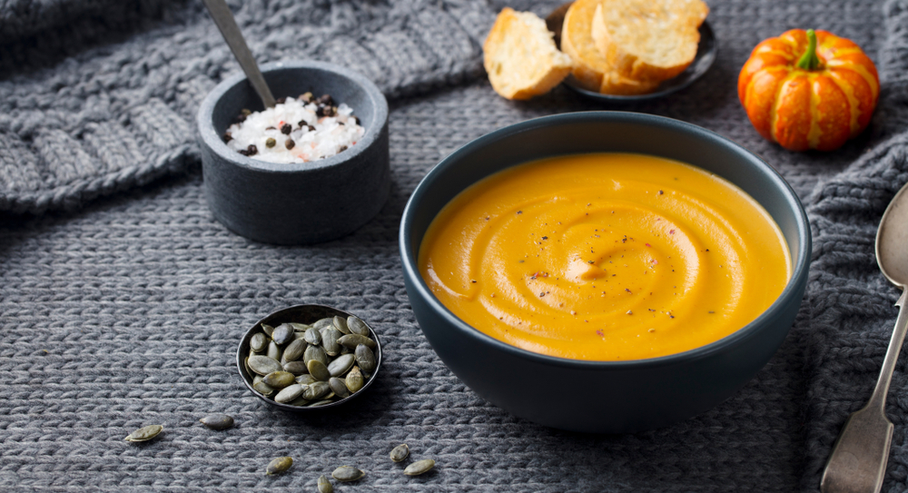 3 easy winter soups that you can cook in only a few minutes will keep you warm and healthy.