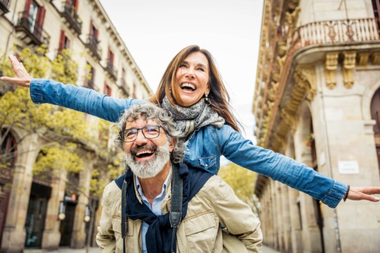 pareja de mediana edad feliz