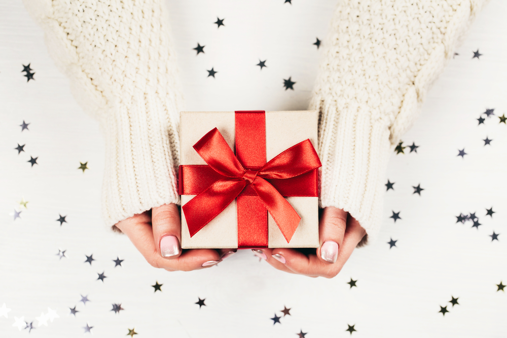 It’s not easy to make a gift list for oneself and it’s even more difficult to think of original and useful gifts for others. We hope this guide helps!