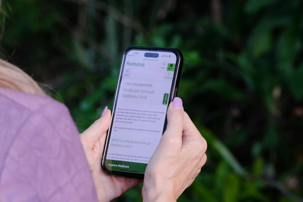 In value-based healthcare for seniors under Medicare Advantage, a primary care doctor coordinates comprehensive care with a team. 